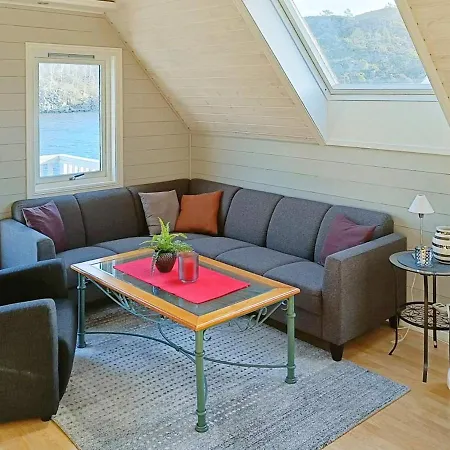 6 Person In Urangsvag